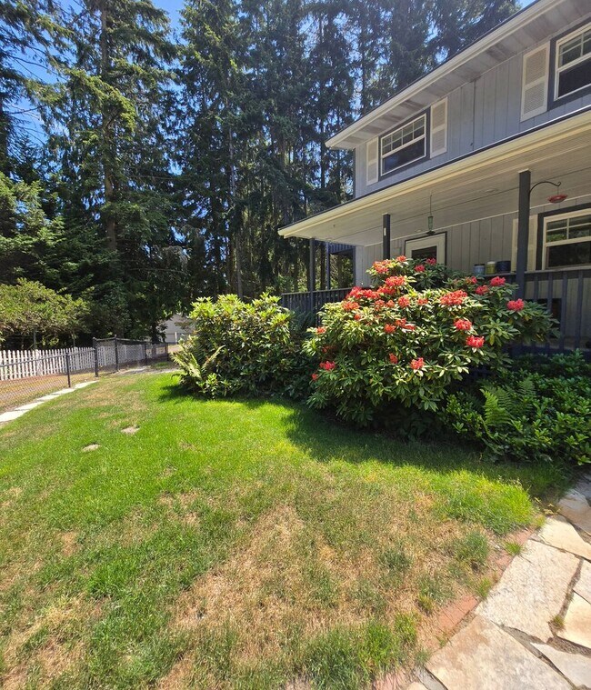 Building Photo - 31 Salal Way