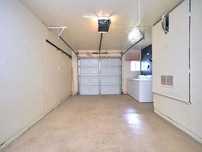 Building Photo - Cozy 2bed 1 bath South Natomas home availa...