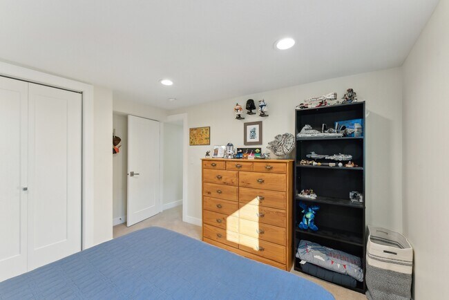 Building Photo - 770 N 1000 E