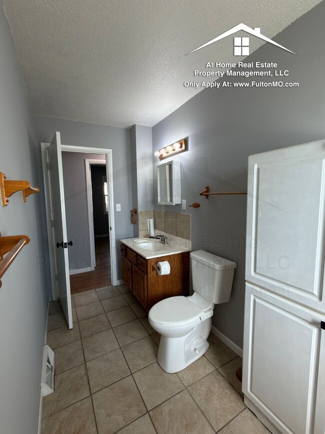 Building Photo - 607 Crestwood Dr