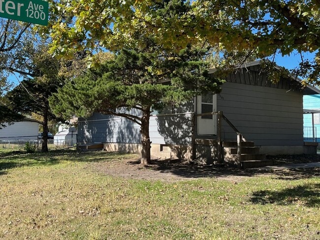 Primary Photo - Charming 3 bedroom, 1 bath rental home in Newton!