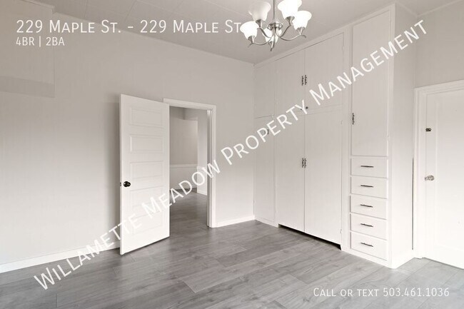 Building Photo - 229 NE Maple St