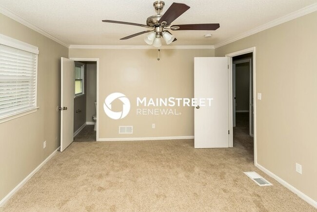 Building Photo - 3 Bedroom Pet-Friendly Home in Birmingham, AL with Main Street Renewal