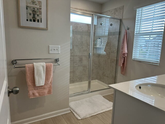 Building Photo - Beautiful 3 bedroom townhome with backyard space in Pendleton