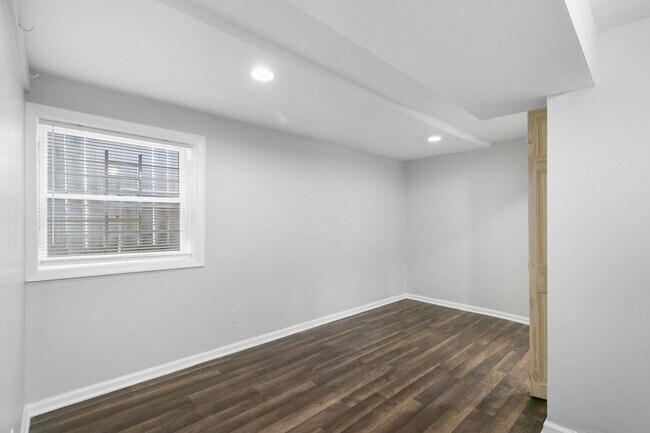 Building Photo - 1144 N Austin Blvd