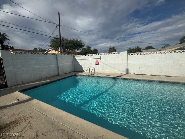 Building Photo - 1336 Darmak Dr