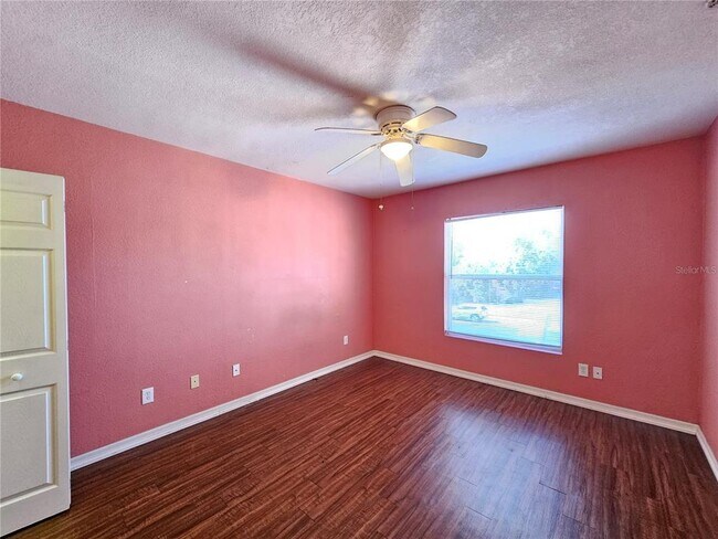 Building Photo - 1355 Drew St