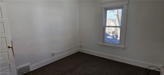 Building Photo - 1235 Bellows St