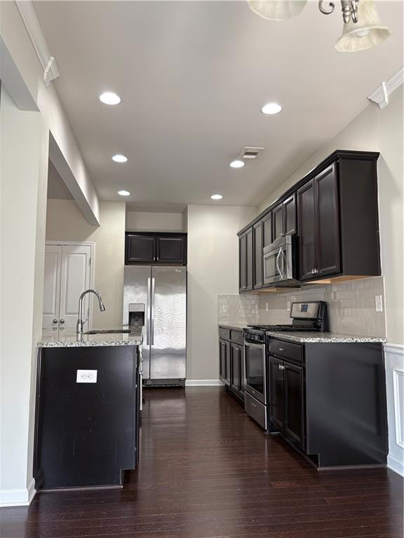 Building Photo - 2830 Maple Park Pl