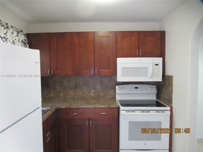 Building Photo - 8285 Sunrise Lakes Blvd