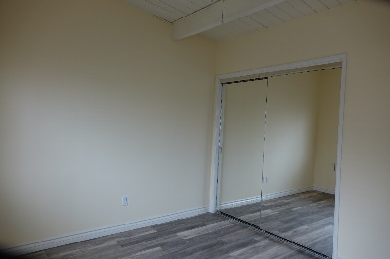 Building Photo - 235 Pine Ave
