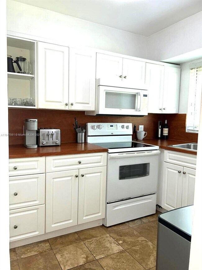 Building Photo - 5531 SW 78th St