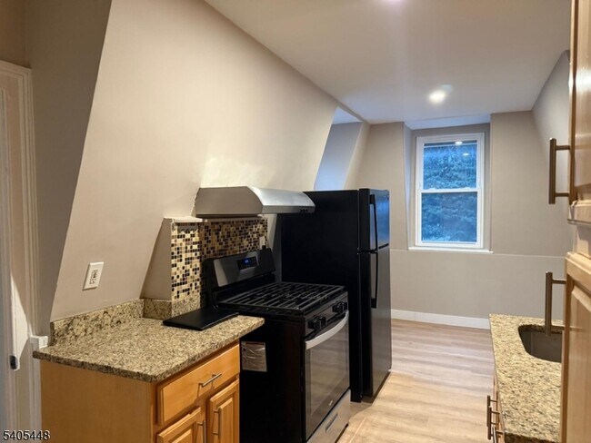 Building Photo - 1635 Union Turnpike