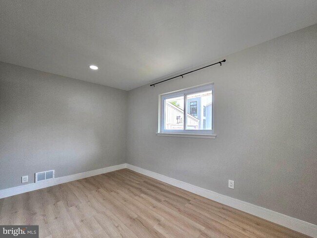 Building Photo - 2115 N Harrison St