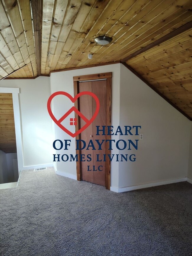 Building Photo - Spacious 1BR/1BA