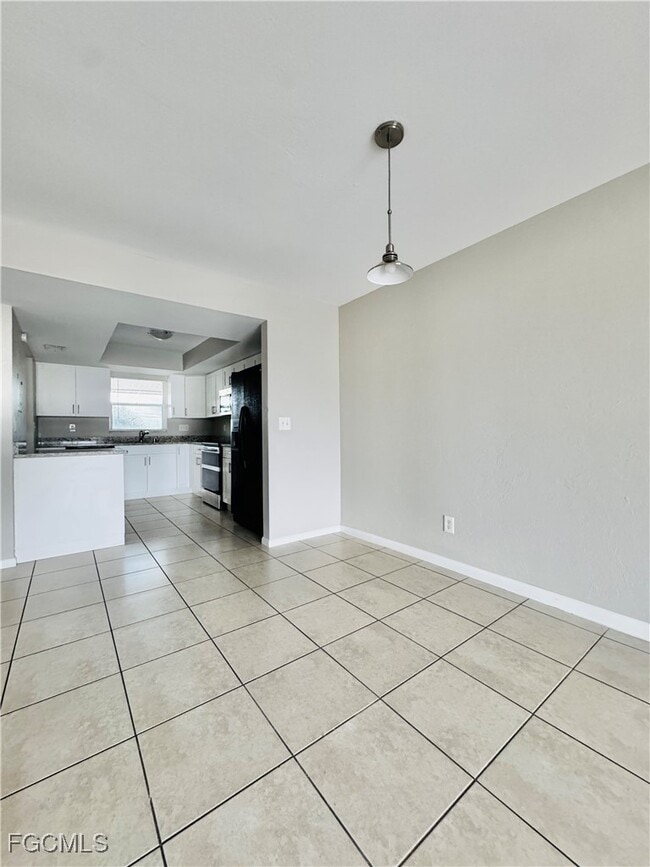 Building Photo - 706 SE 13th Ct