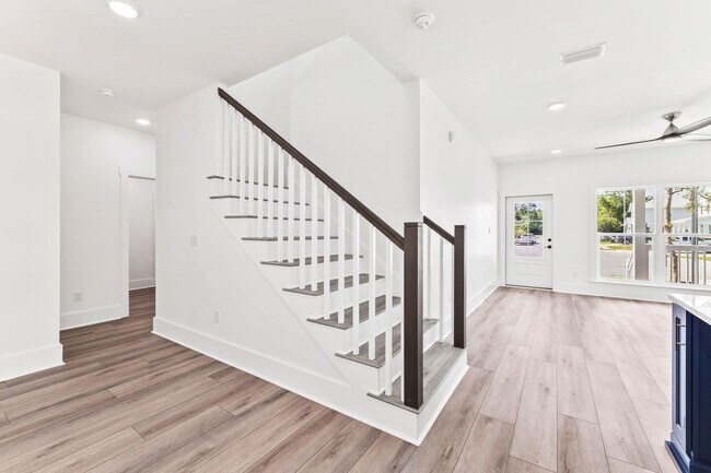 Building Photo - 70 Oakley Ct