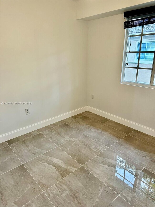 Building Photo - 2941 NE 185th St