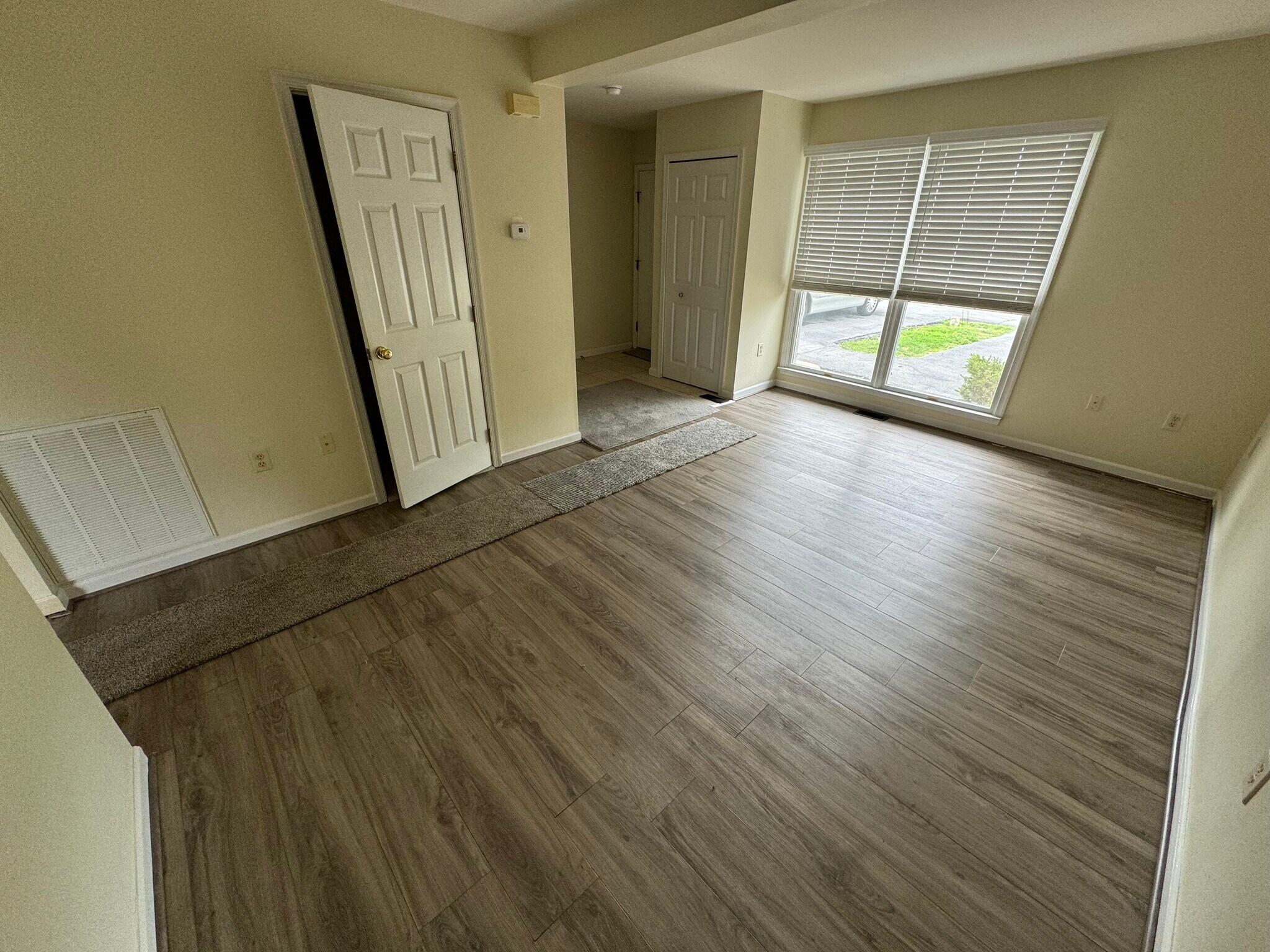 Large family room - 45 S Colonial Dr