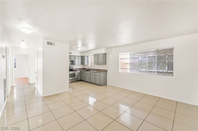 Building Photo - 375 N 15th St