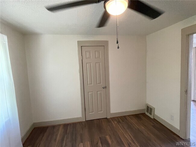 Building Photo - 80 Meadow Pl