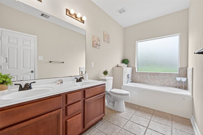 Building Photo - 10427 Lyndon Meadows Dr