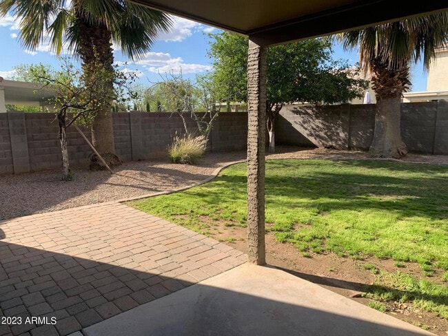 Building Photo - 494 W Cotton Ln