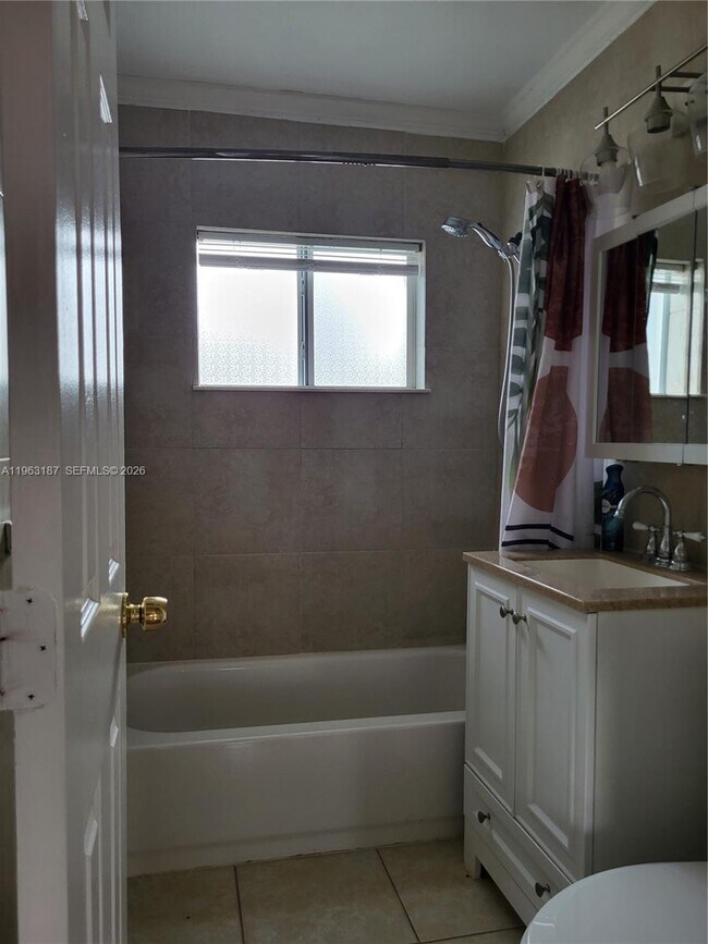 Building Photo - 30 NE 56th St