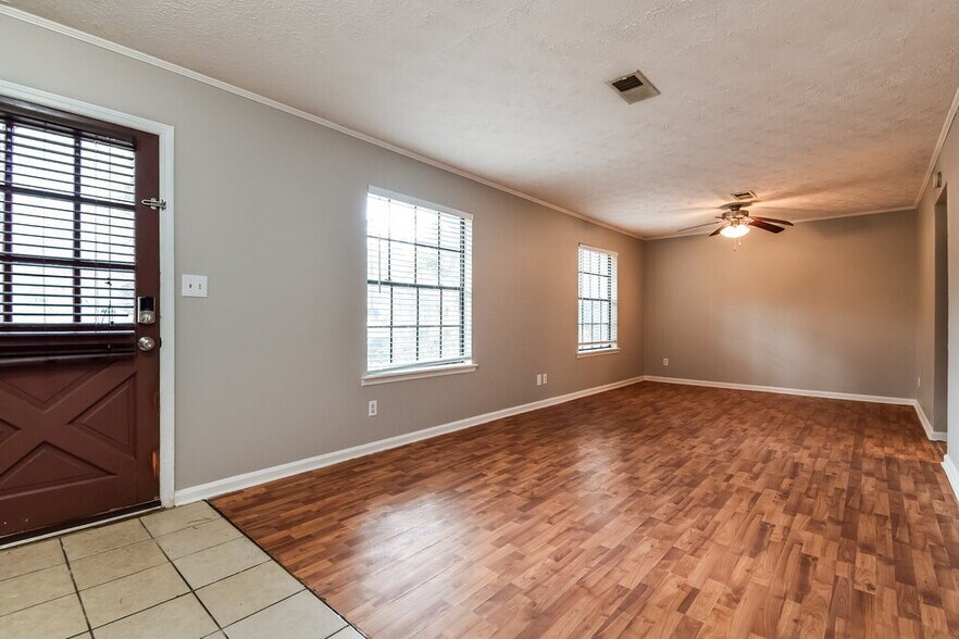 Building Photo - 115 Doubletrace Ln