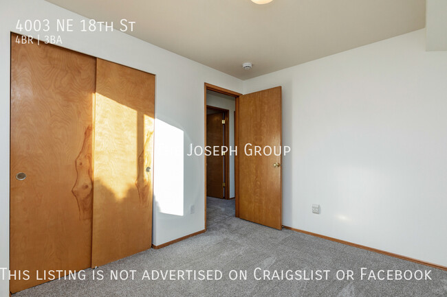 Building Photo - Spacious and bright 4 bed minutes from Ren...