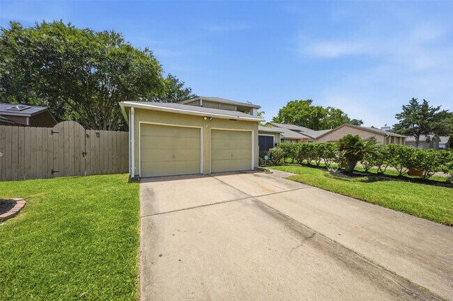 Building Photo - 7518 Alcomita Dr