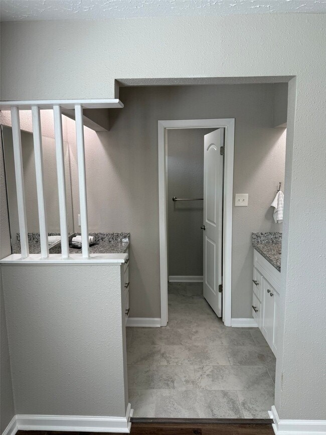 Building Photo - 15815 Whipple Tree Dr