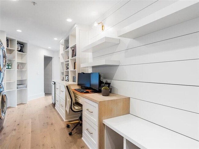 Building Photo - 2660 Peachtree Rd NW