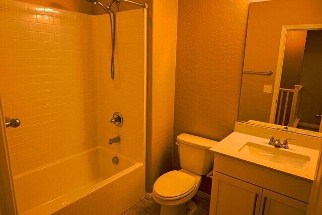 Building Photo - Beautiful 3 bed Townhome in Summerlin