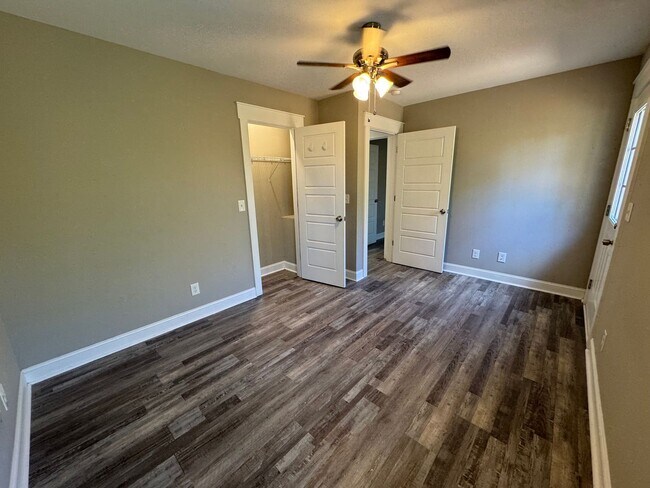 Building Photo - 310 N Varnell Rd