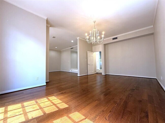 Building Photo - 2813 Saint St