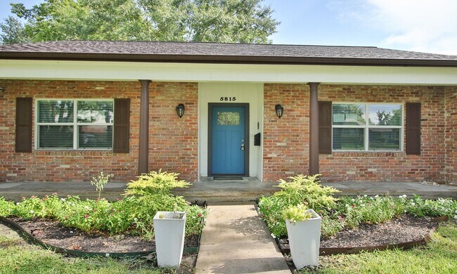 Building Photo - 5815 Picasso Pl