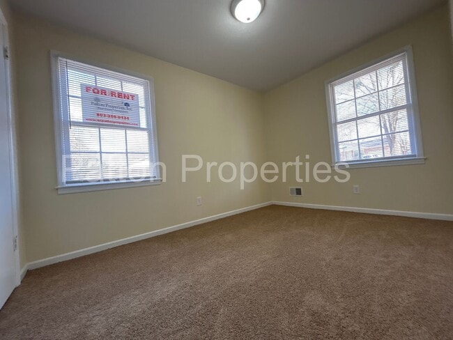 Building Photo - Oak Grove Community