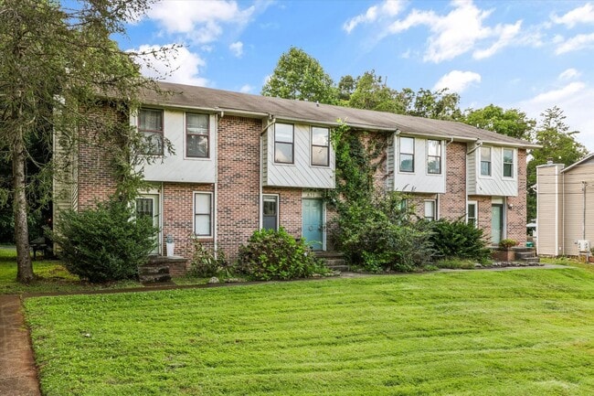 Building Photo - 621 Idlewood Ln