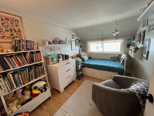 Building Photo - Fully Furnished Beautifully Restored Vinta...