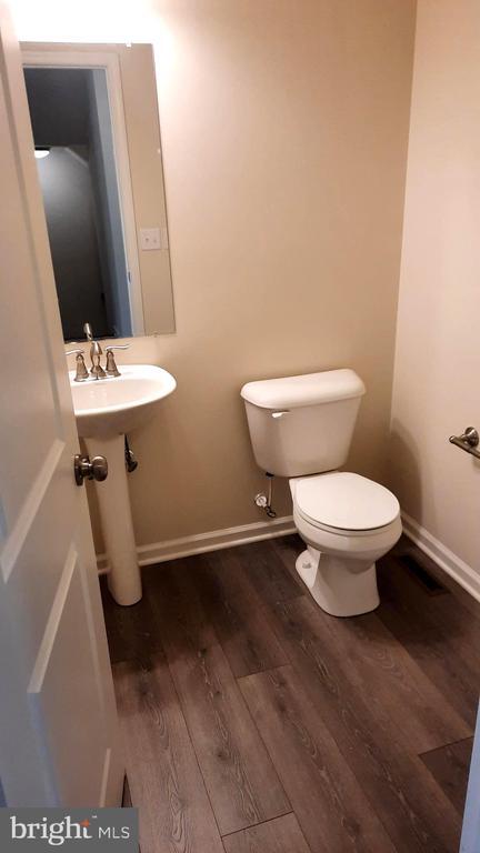 Building Photo - 945 Admiral's Quay Dr