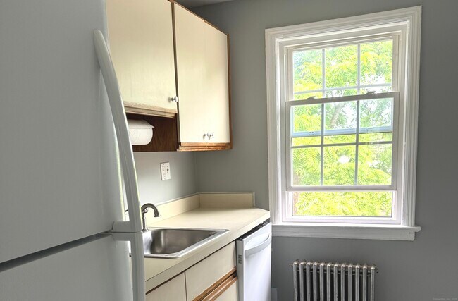 Building Photo - 9 Clarmore Dr