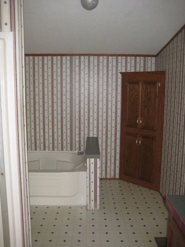 Building Photo - 124 Angie Dr