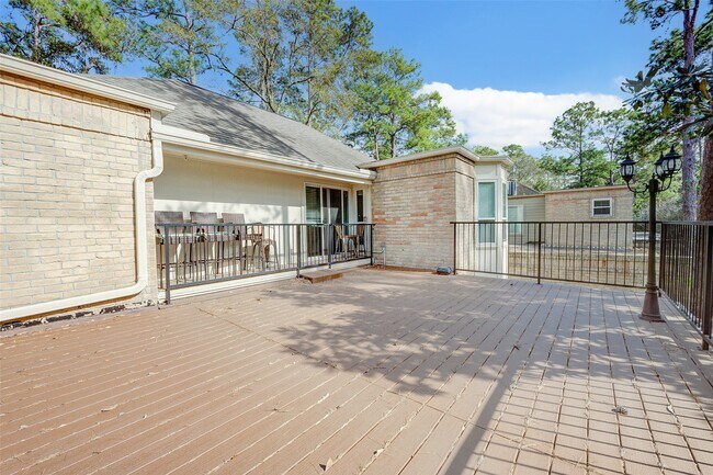 Building Photo - 201 Vanderpool Ln