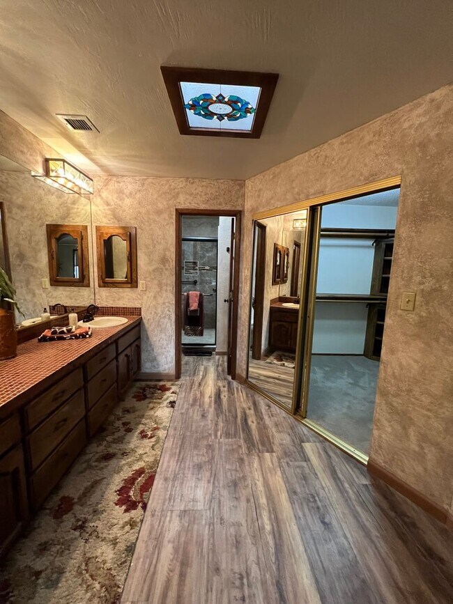 Building Photo - FURNISHED 3 BEDROOM HOME IN TOWN WITH POOL ACCESS!
