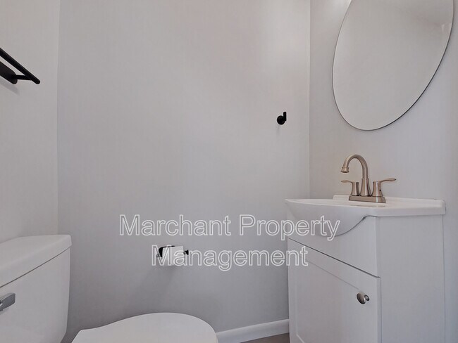 Building Photo - 1104 Dorothy St