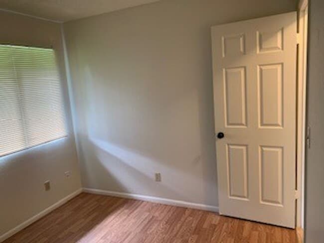Building Photo - Hidden Valley Estates - 2 bdrm / 1 bath / 2 parking