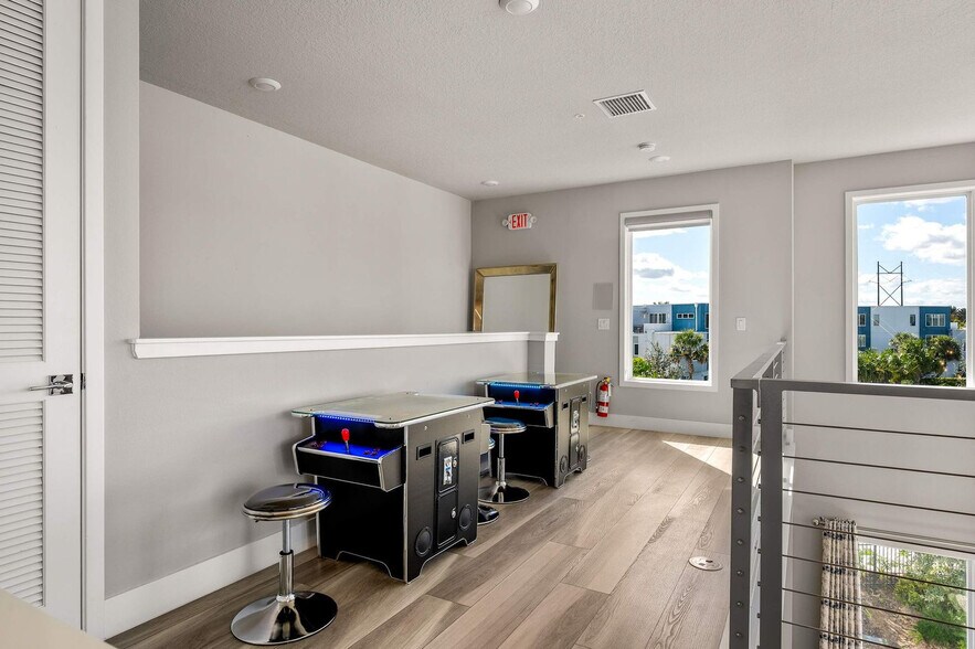 Building Photo - 7740 Sandy Ridge Dr