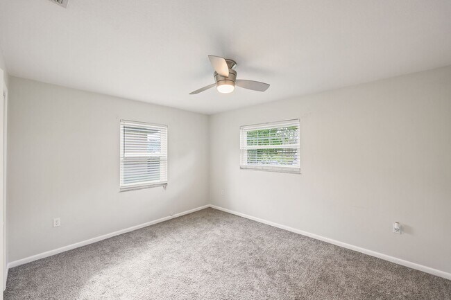 Building Photo - Pool Home