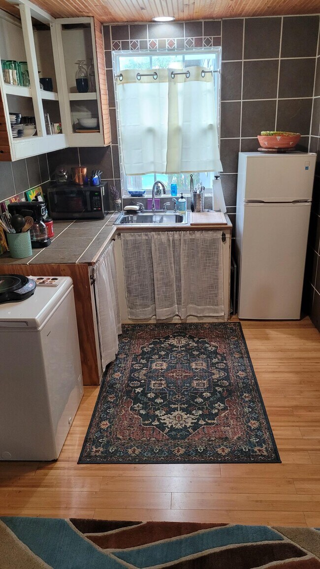 Building Photo - 526 W Main St